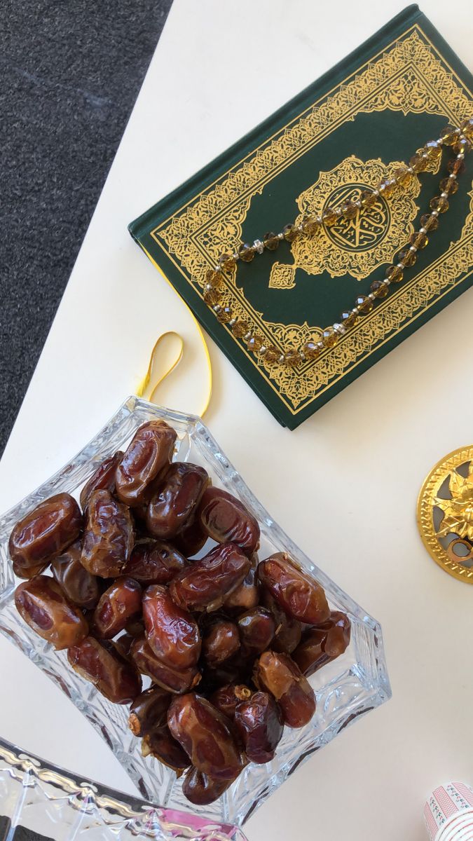 Ultimate Guide to Importing Premium Iranian Dates in Bulk; Varieties, Certifications & Global Market Insights